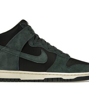 Nike Dunk High Retro PRM
Faded Spruce